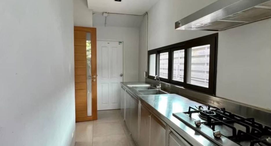 Casa en alquiler de 4 habitaciones en Watthana, Bangkok