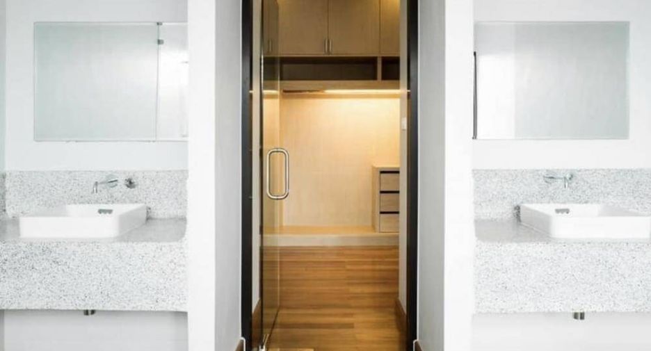 Casa en alquiler de 4 habitaciones en Watthana, Bangkok