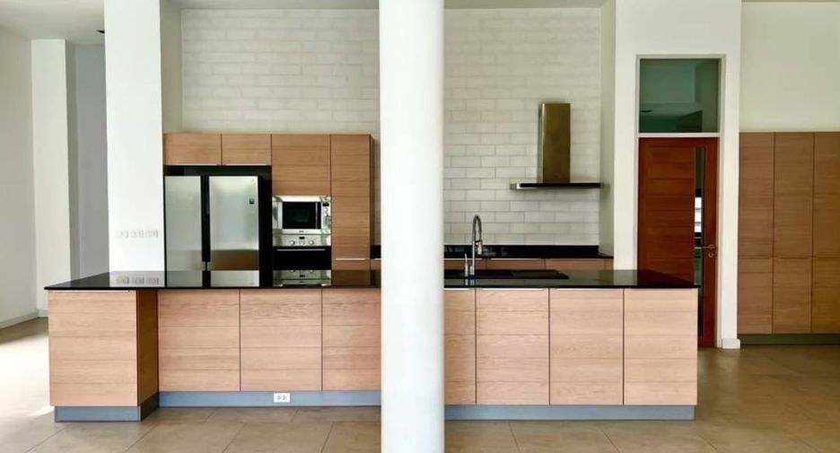 Casa en alquiler de 4 habitaciones en Watthana, Bangkok