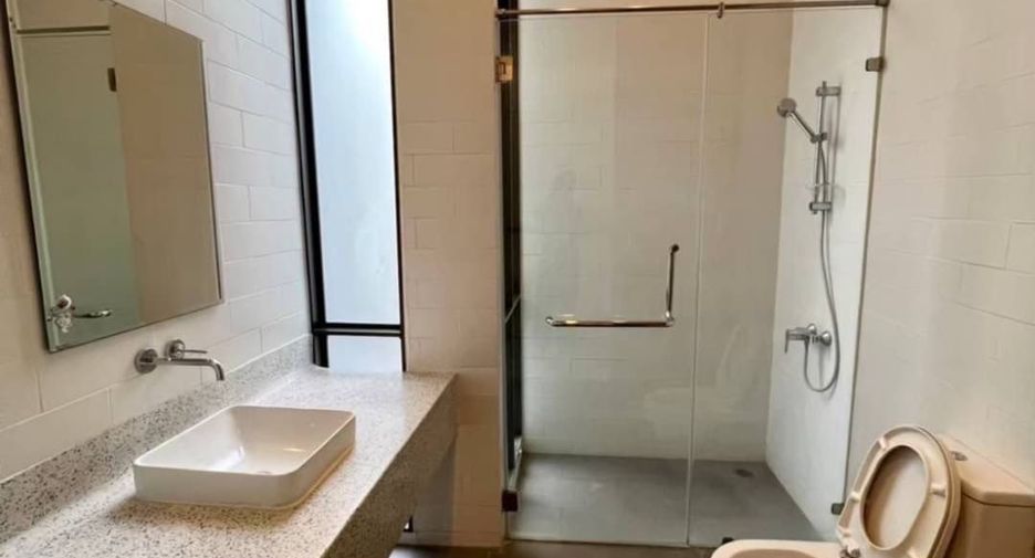 Casa en alquiler de 4 habitaciones en Watthana, Bangkok