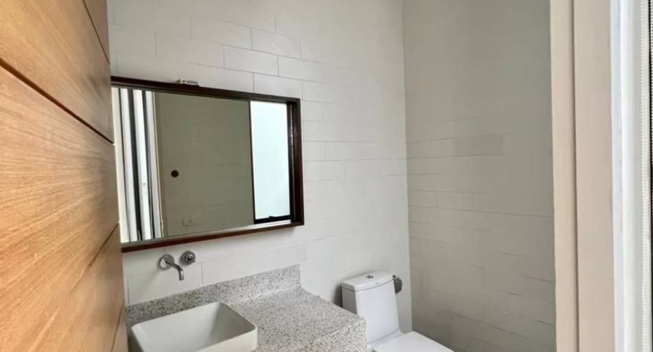 Casa en alquiler de 4 habitaciones en Watthana, Bangkok