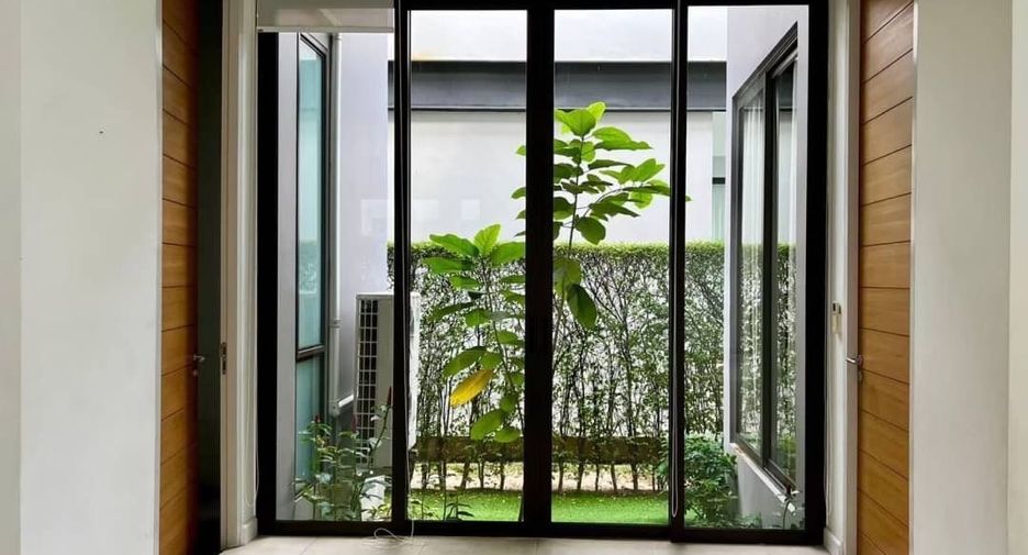 Casa en alquiler de 4 habitaciones en Watthana, Bangkok