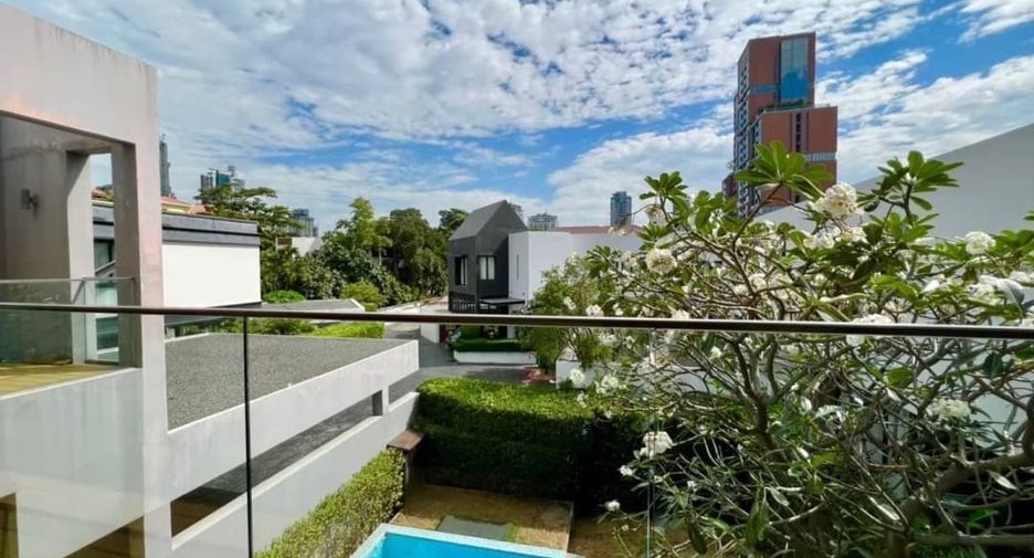 Casa en alquiler de 4 habitaciones en Watthana, Bangkok