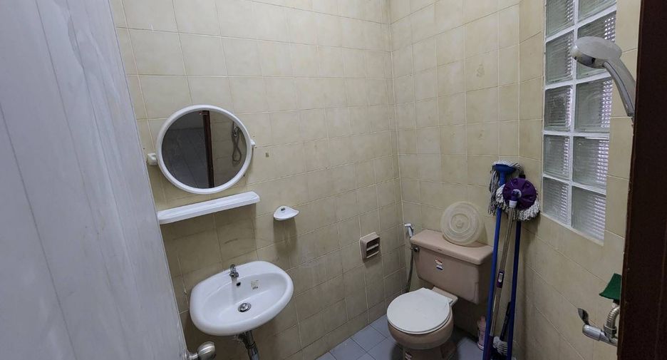 Casa adosada en venta de 2 habitaciones en Bang Sue, Bangkok