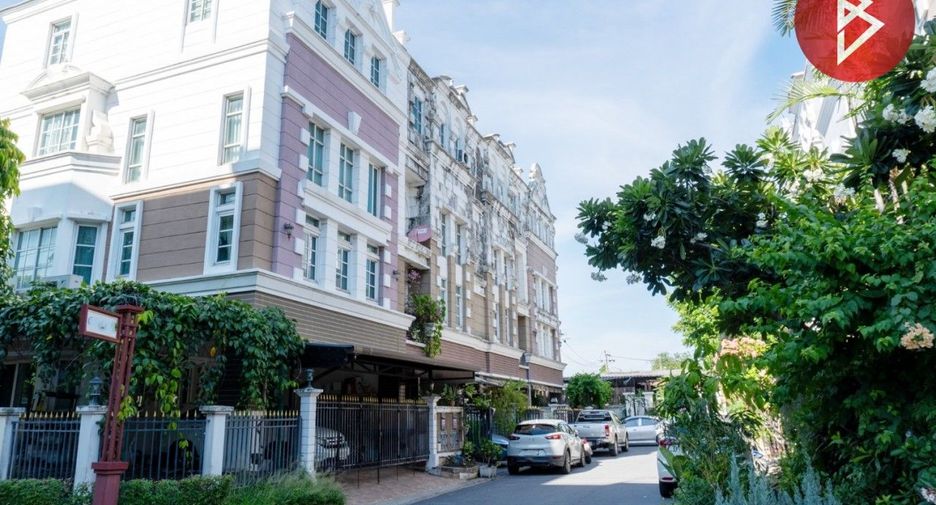 For rent and for sale 3 bed townhouse in Bang Na, Bangkok