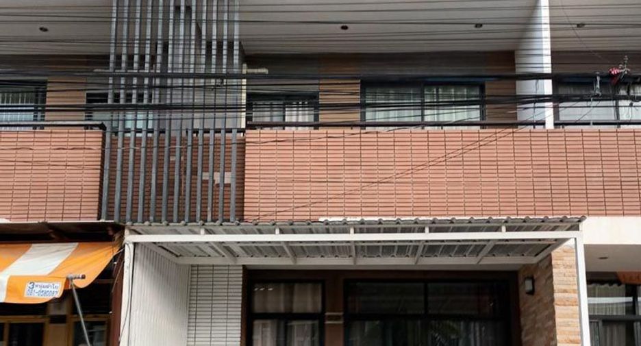 For rent 4 bed townhouse in Hang Dong, Chiang Mai