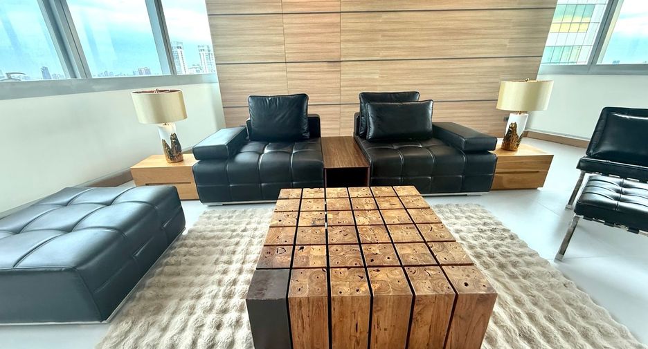 For sale 3 ベッドルーム condo in Khlong Toei, Bangkok