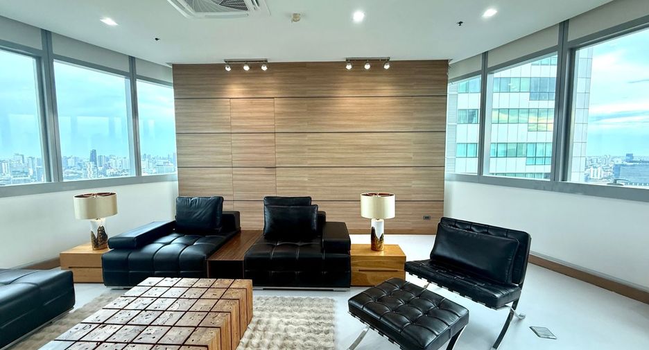 For sale 3 ベッドルーム condo in Khlong Toei, Bangkok