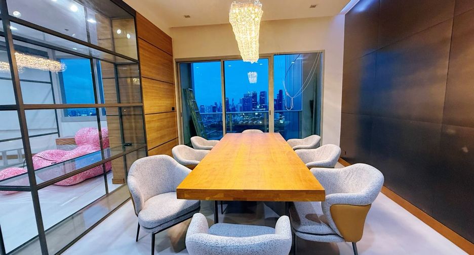 For sale 3 ベッドルーム condo in Khlong Toei, Bangkok