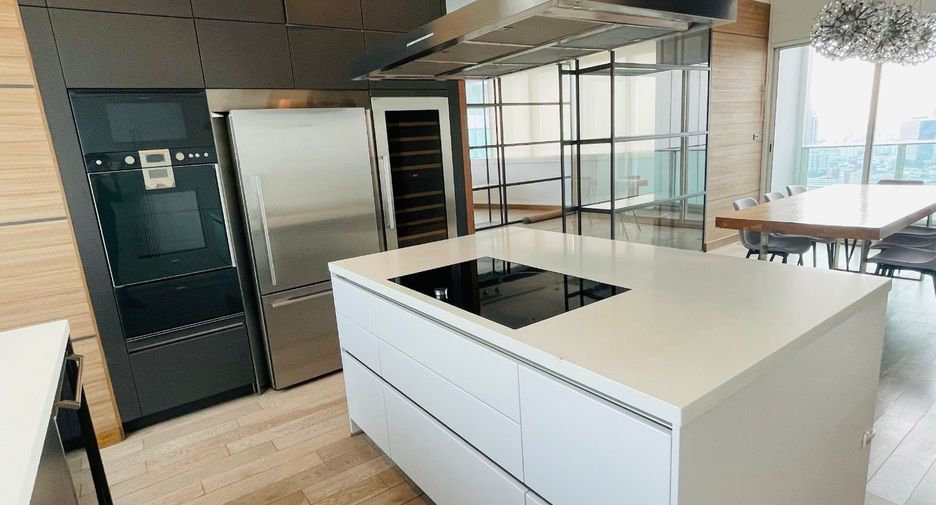 For sale 3 ベッドルーム condo in Khlong Toei, Bangkok
