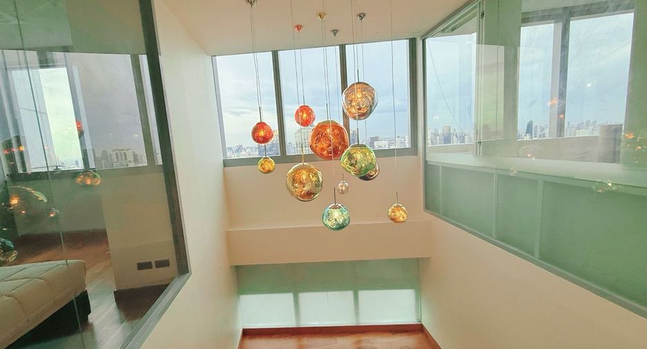 For sale 3 ベッドルーム condo in Khlong Toei, Bangkok