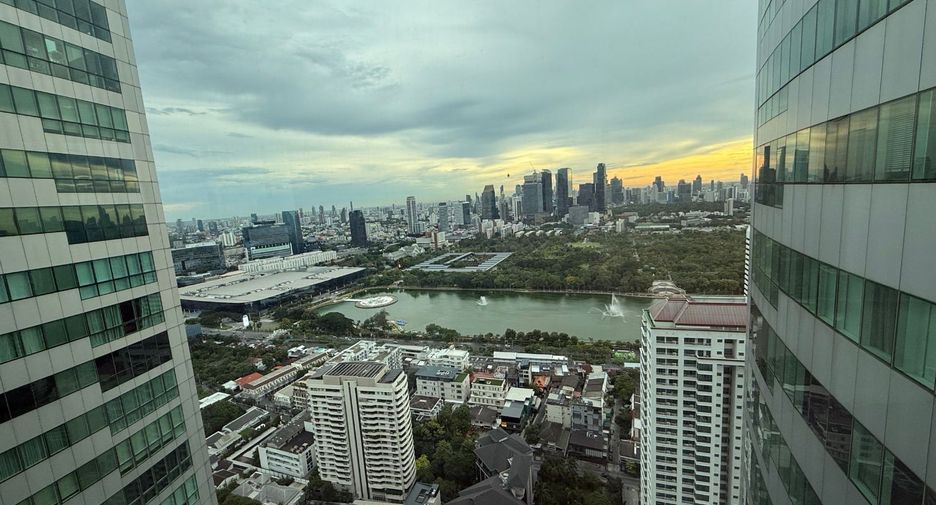 For sale 3 ベッドルーム condo in Khlong Toei, Bangkok