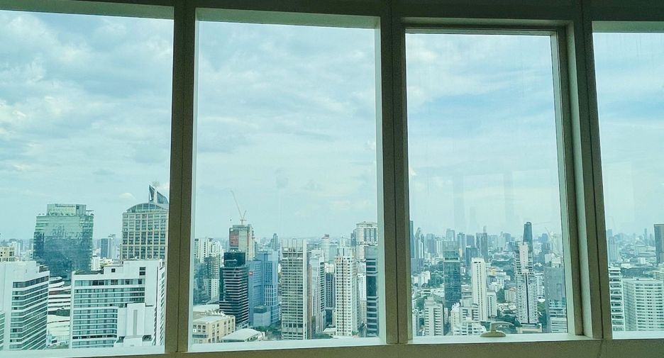 For sale 3 ベッドルーム condo in Khlong Toei, Bangkok