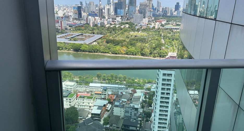 For sale 3 ベッドルーム condo in Khlong Toei, Bangkok