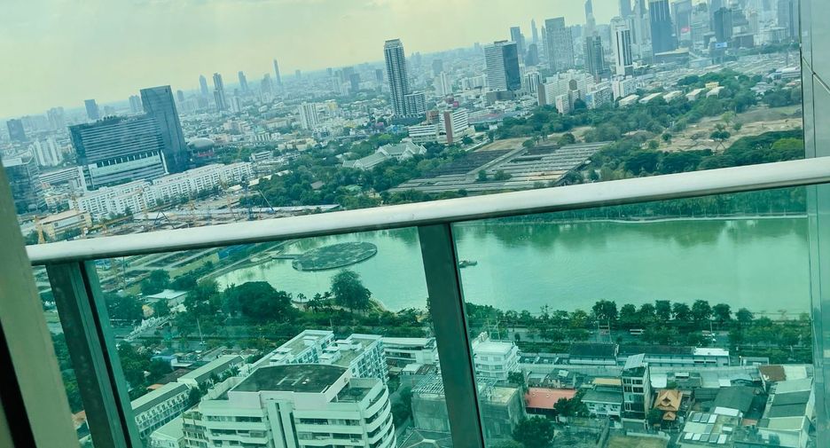 For sale 3 ベッドルーム condo in Khlong Toei, Bangkok
