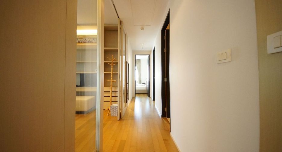 For sale 3 bedrooms condo in Khlong Toei, Bangkok