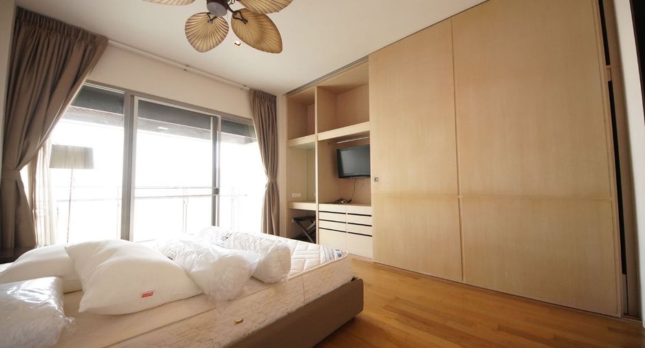 For sale 3 bedrooms condo in Khlong Toei, Bangkok