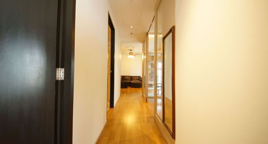 For sale 3 bedrooms condo in Khlong Toei, Bangkok