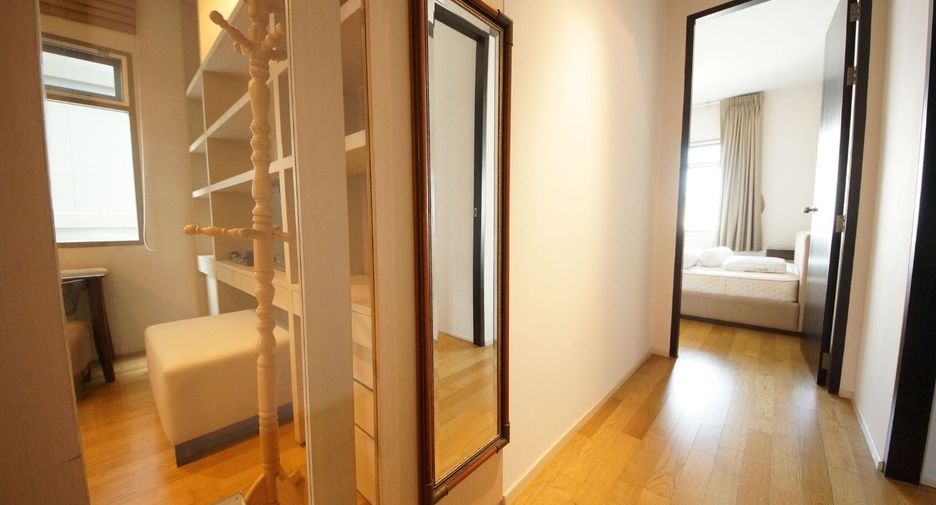 For sale 3 bedrooms condo in Khlong Toei, Bangkok