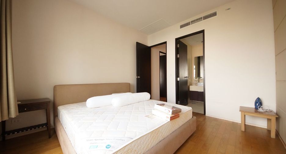 For sale 3 bedrooms condo in Khlong Toei, Bangkok