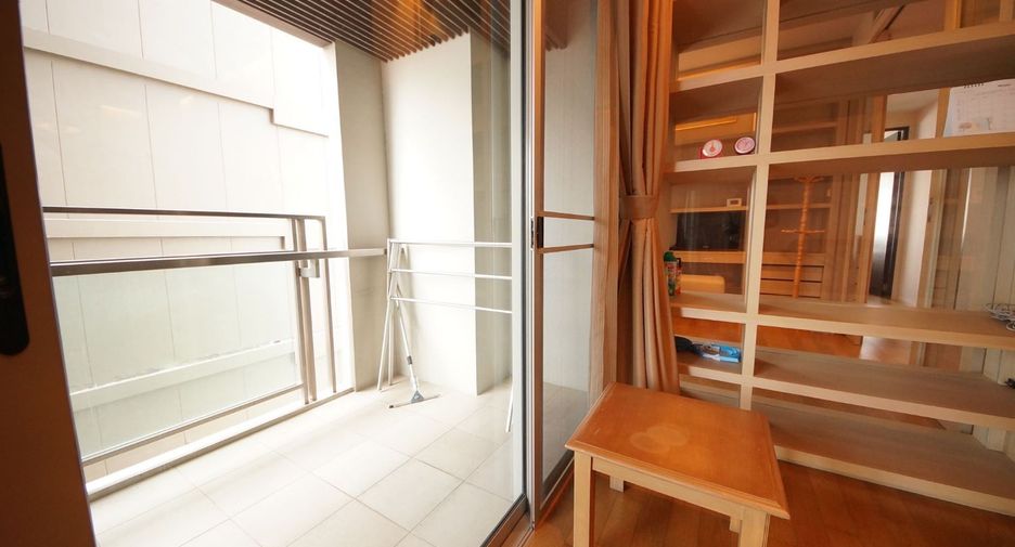 For sale 3 bedrooms condo in Khlong Toei, Bangkok