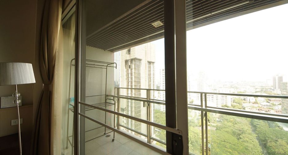 For sale 3 bedrooms condo in Khlong Toei, Bangkok