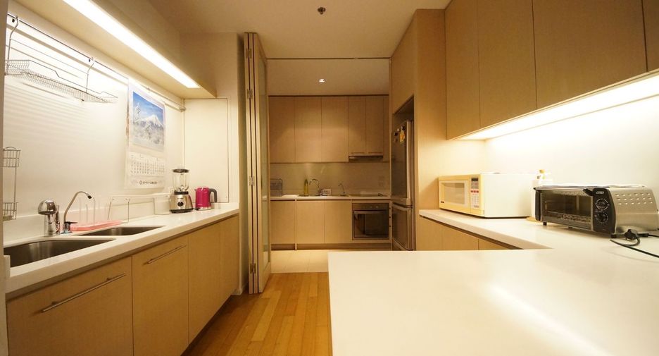 For sale 3 bedrooms condo in Khlong Toei, Bangkok