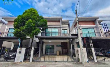 For sale 3 bedrooms townhouse in Mueang Samut Prakan, Samut Prakan