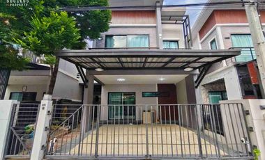 For sale 3 bedrooms townhouse in Mueang Samut Prakan, Samut Prakan
