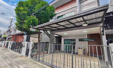 For sale 3 bedrooms townhouse in Mueang Samut Prakan, Samut Prakan
