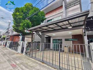 For sale 3 bedrooms townhouse in Mueang Samut Prakan, Samut Prakan