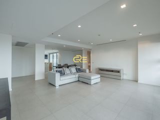 Аренда и продажа 3 спальни кондо в Сатхон, Бангкок