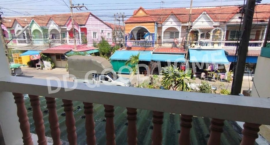 For sale 4 ベッドルーム townhouse in Krathum Baen, Samut Sakhon