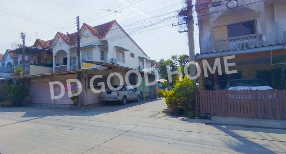 For sale 4 ベッドルーム townhouse in Krathum Baen, Samut Sakhon