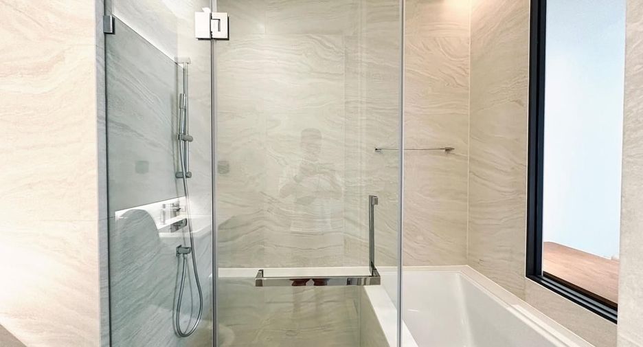 For sale 1 bed condo in Khlong Toei, Bangkok