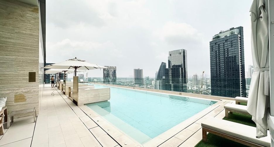 For sale 1 bed condo in Khlong Toei, Bangkok