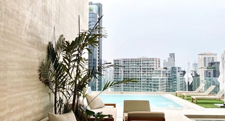 For sale 1 bed condo in Khlong Toei, Bangkok