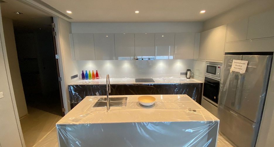 For rent 3 bedrooms condo in Watthana, Bangkok