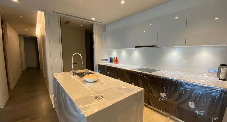 For rent 3 bedrooms condo in Watthana, Bangkok