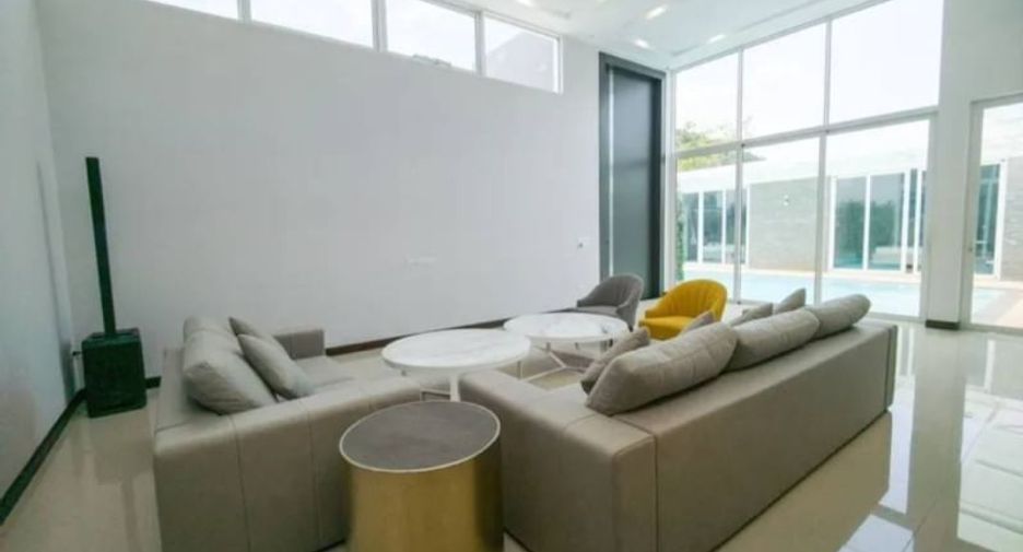 For rent 4 bedrooms villa in Mueang Phuket, Phuket