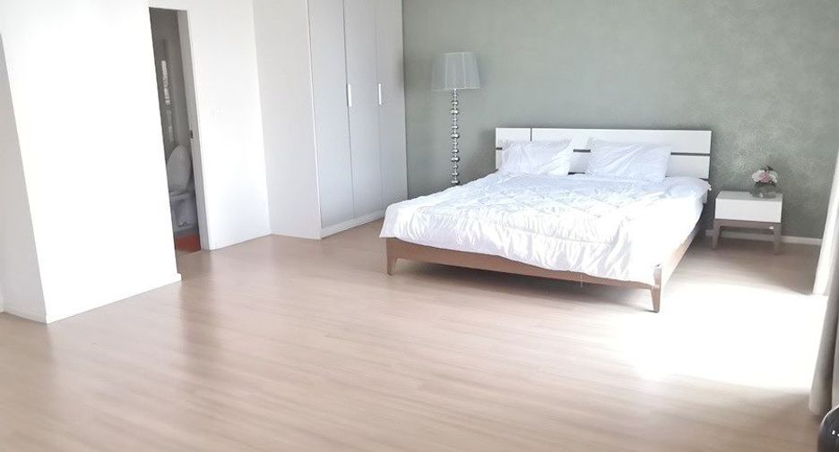 For rent 3 bedrooms condo in Watthana, Bangkok