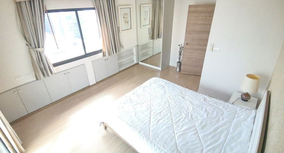 For rent 3 bedrooms condo in Watthana, Bangkok