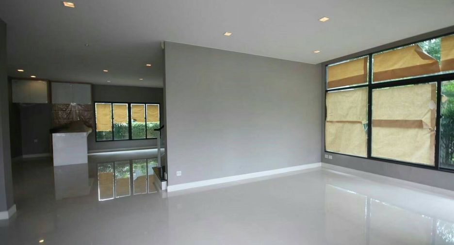 For sale 5 bedrooms house in Bang Kapi, Bangkok