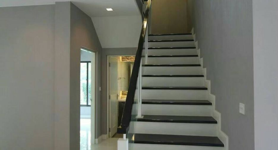 For sale 5 bedrooms house in Bang Kapi, Bangkok