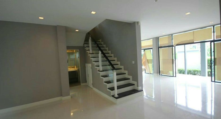For sale 5 bedrooms house in Bang Kapi, Bangkok