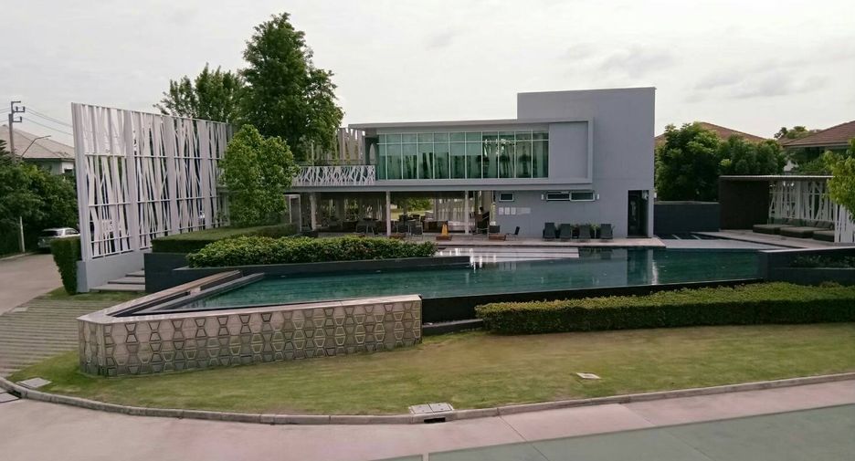 For sale 5 bedrooms house in Bang Kapi, Bangkok