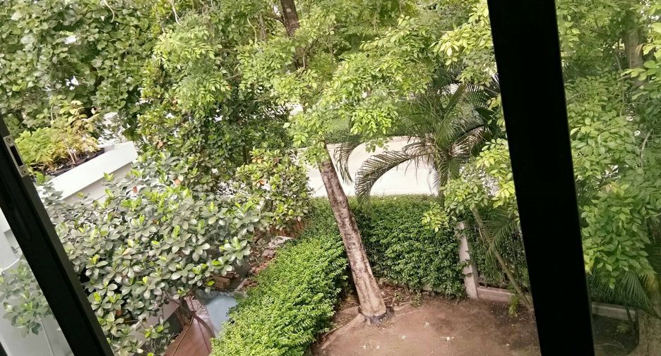 For sale 5 bedrooms house in Bang Kapi, Bangkok