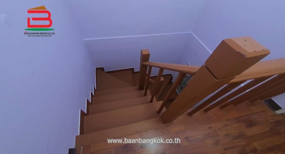 Casa adosada en venta de 3 habitaciones en Khlong Sam Wa, Bangkok