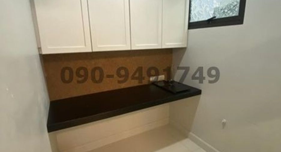 For rent 3 bed townhouse in Saphan Sung, Bangkok