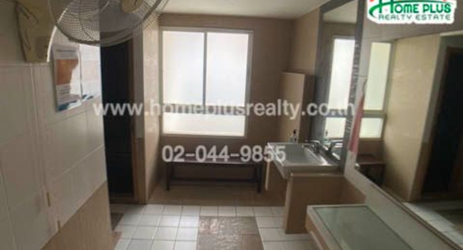 For sale 3 bedrooms condo in Yan Nawa, Bangkok